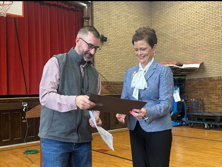 Schweizer Presents HR 577